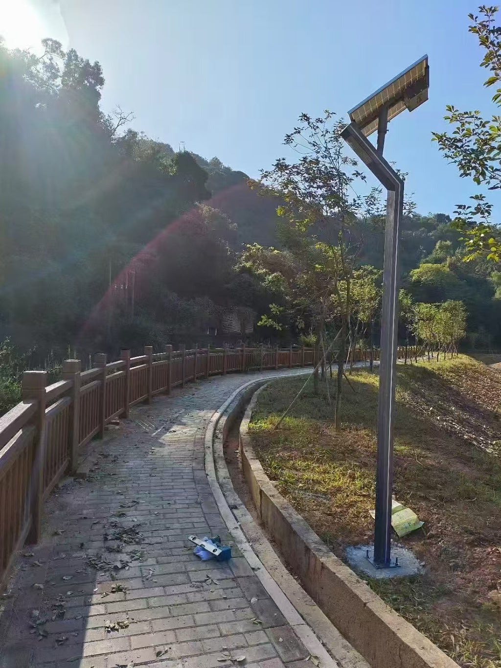 Modern Integrated Solar Courtyard Light LED Outdoor Solar Pathway Lamp Waterproof Garden Street Light for Park Walkway Community Wholesale
